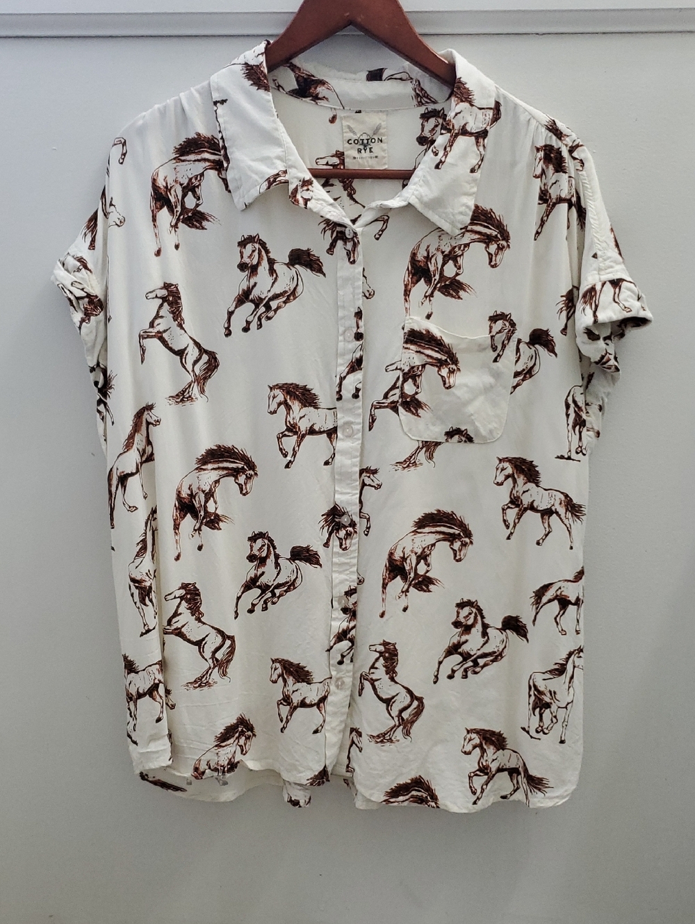 Cotton & Rye White Short-Sleeve Button-Down with Brown Horse Print Size XXL